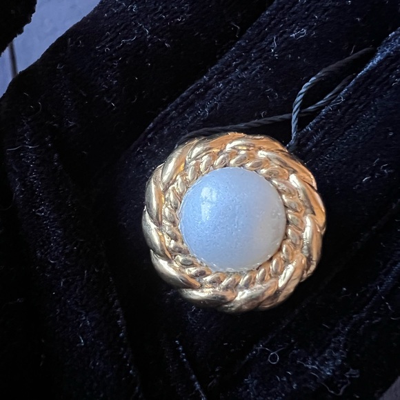 SALE!!! :) CHANEL Authentic Clip on Earrings - Picture 5 of 9